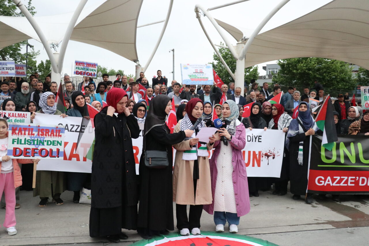 SAKARYA (AA) – Sakarya'da sivil toplum kuruluşlarının üyeleri, İsrail ordusunun