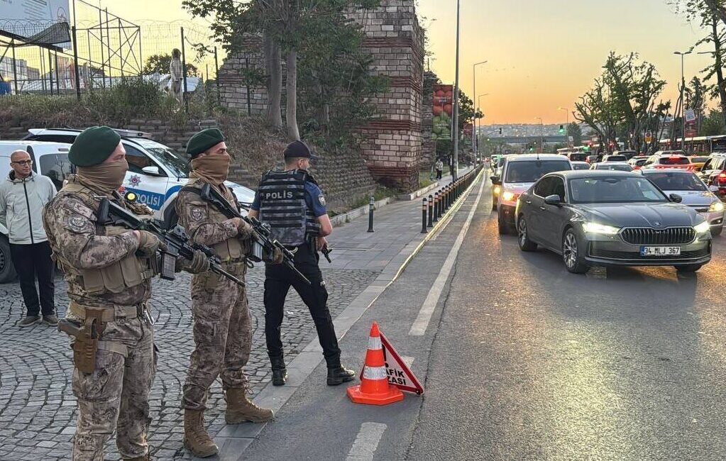 İSTANBUL (AA) – İstanbul Emniyet Müdürü Selami Yıldız, Fatih'te yapılan