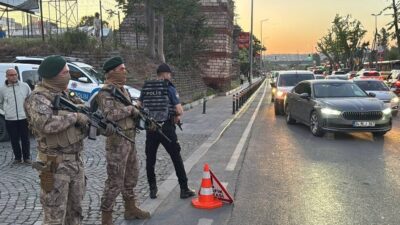 İSTANBUL (AA) – İstanbul Emniyet Müdürü Selami Yıldız, Fatih'te yapılan