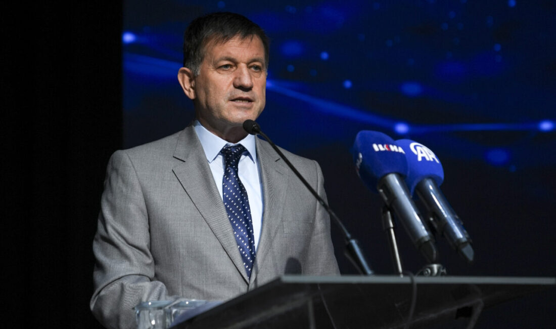 İSTANBUL (AA) – ÖNDER İmam Hatipliler Derneği ev sahipliğinde düzenlenen