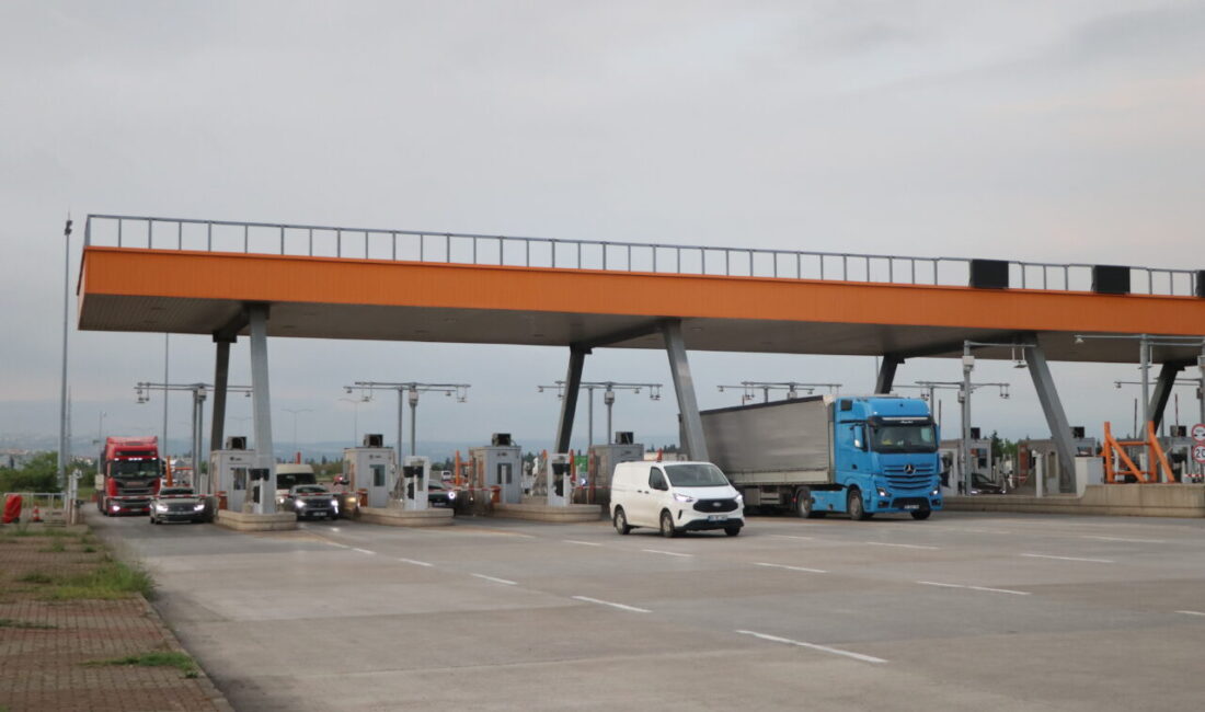 YALOVA (AA) – İstanbul-İzmir Otoyolu ile Osmangazi Köprüsü'nde Kurban Bayramı