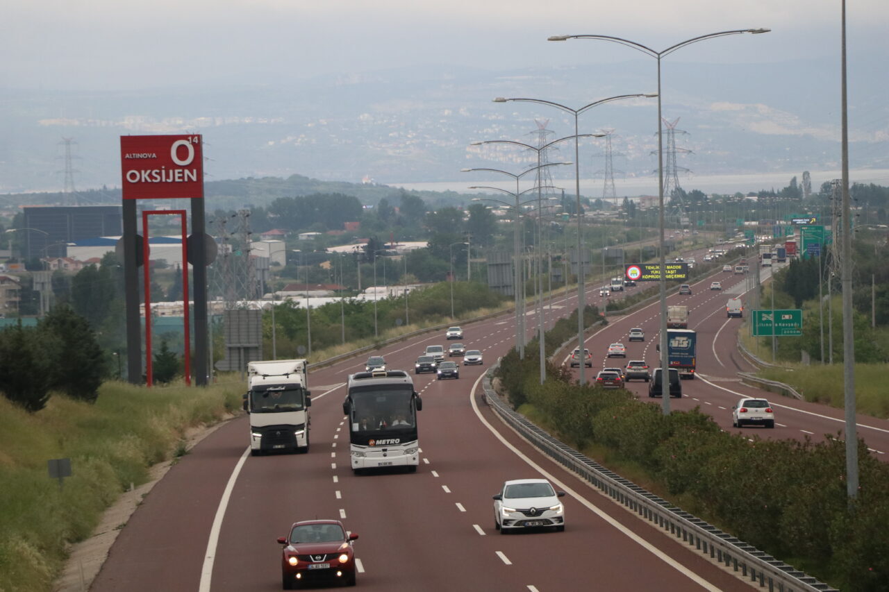 YALOVA (AA) – Kurban Bayramı tatili dolayısıyla İstanbul-İzmir Otoyolu ile