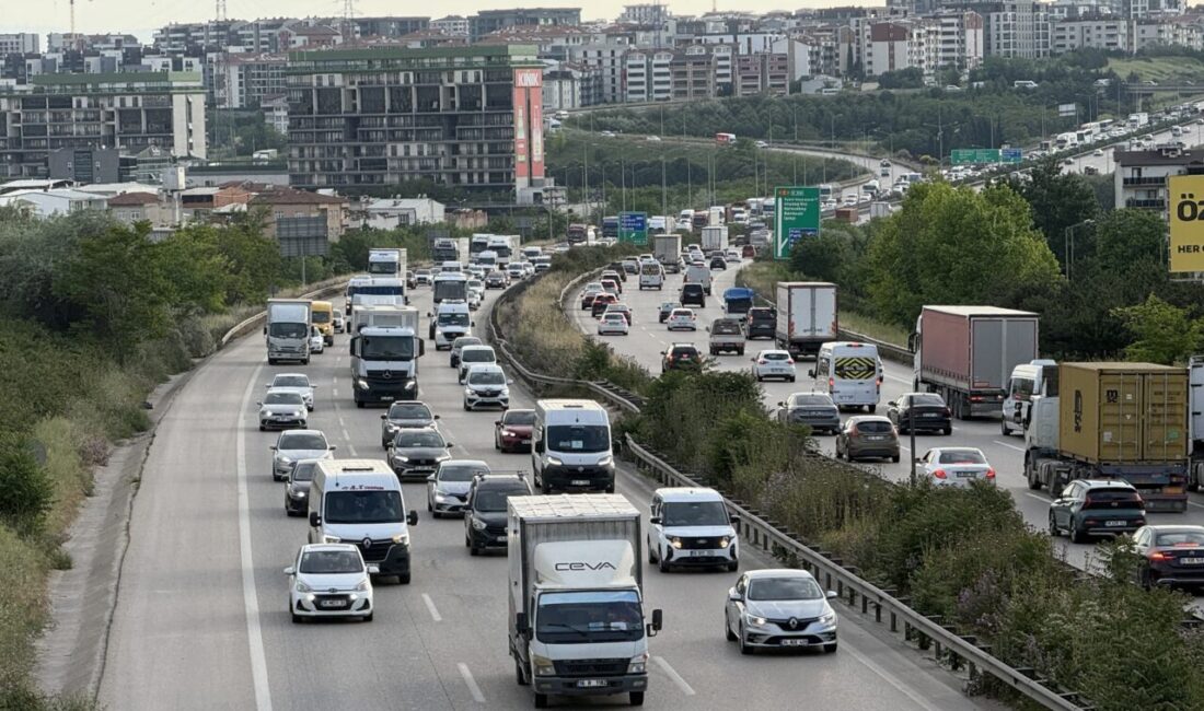 BURSA (AA) – Kurban Bayramı tatili dolayısıyla İstanbul-İzmir Otoyolu'nda hareketlilik