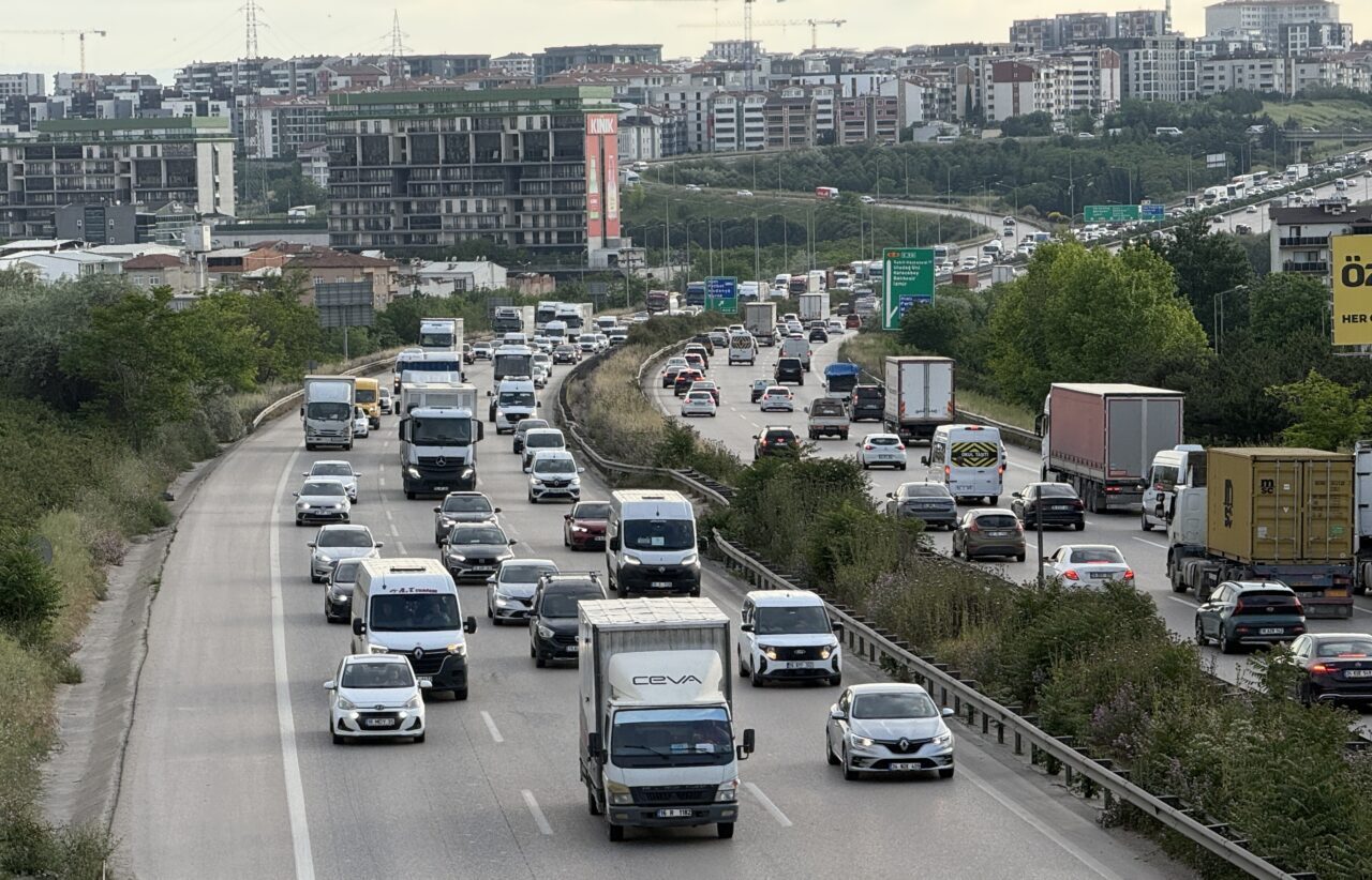 BURSA (AA) – Kurban Bayramı tatili dolayısıyla İstanbul-İzmir Otoyolu'nda hareketlilik
