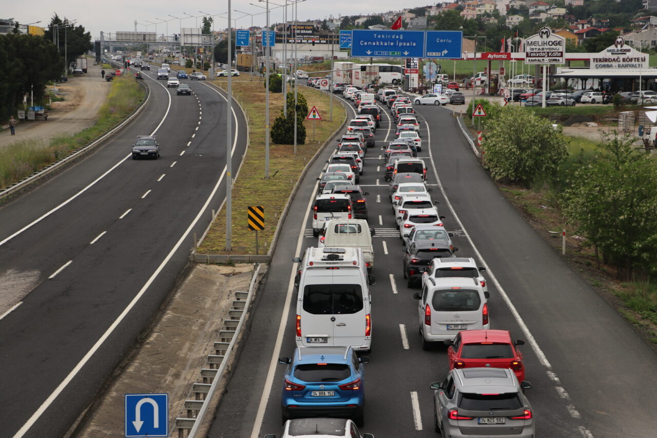 TEKİRDAĞ (AA) – Kurban Bayramı tatili dolayısıyla İstanbul-Tekirdağ kara yolunda