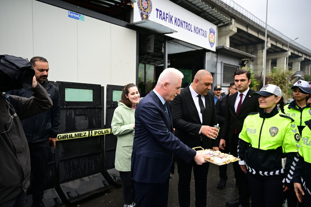 - "Bayram süresince emniyetimiz, jandarmamız, Sahil Güvenliğimiz, toplam 44 bin