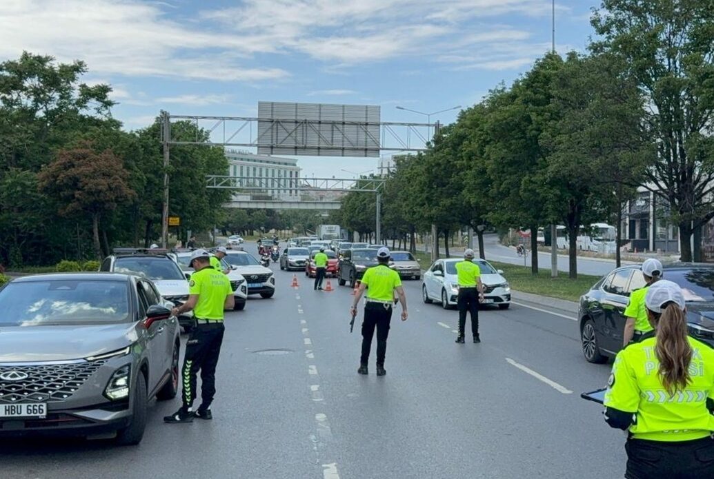İSTANBUL (AA) – İstanbul Emniyet Müdürlüğü ekipleri, Kurban Bayramı öncesinde