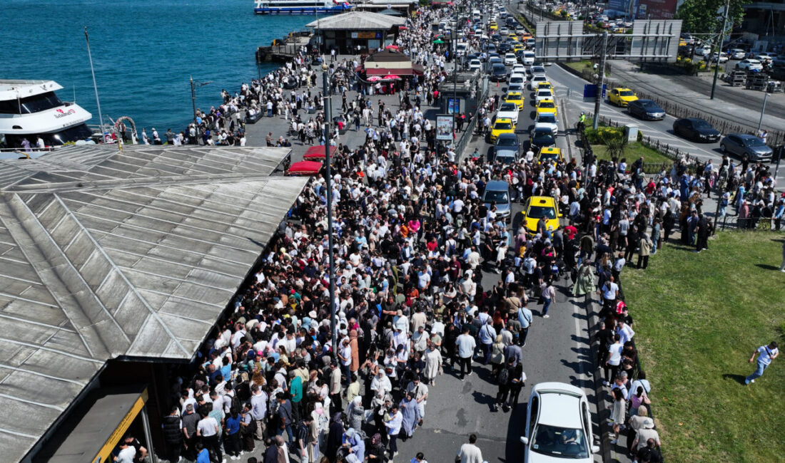 İSTANBUL (AA) – İstanbul'da Kurban Bayramı'nın ikinci gününde vatandaşlar, ağırlıklı