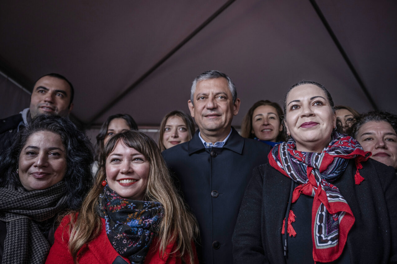 - CHP Genel Başkanı Özgür Özel:
- "Seneye kanlı 1 Mayıs'ın