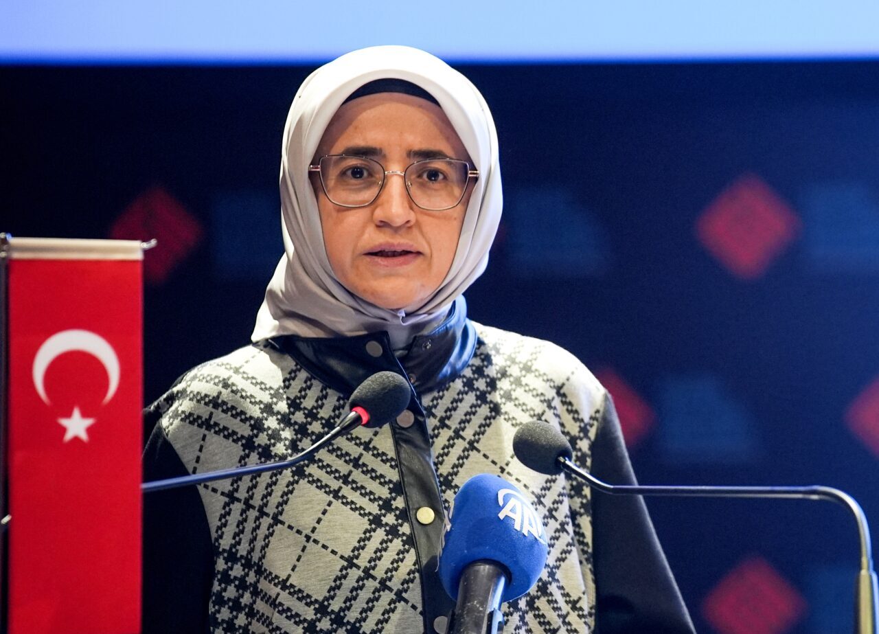 - Hukukçular Derneği Genel Başkanı Mehmet Melih Gülseren:
- "Hukuk, yalnızca