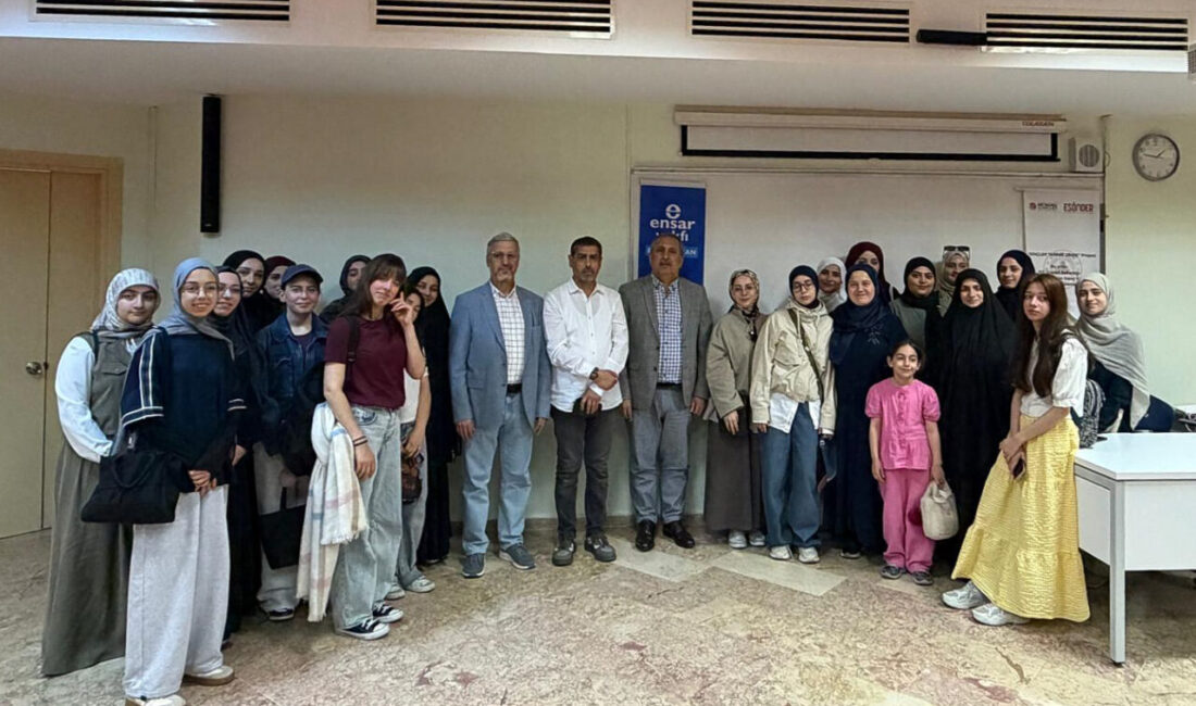İSTANBUL (AA) – İstanbul'da, gençlere yönelik "Köklerden Göklere: Bir Medeniyet