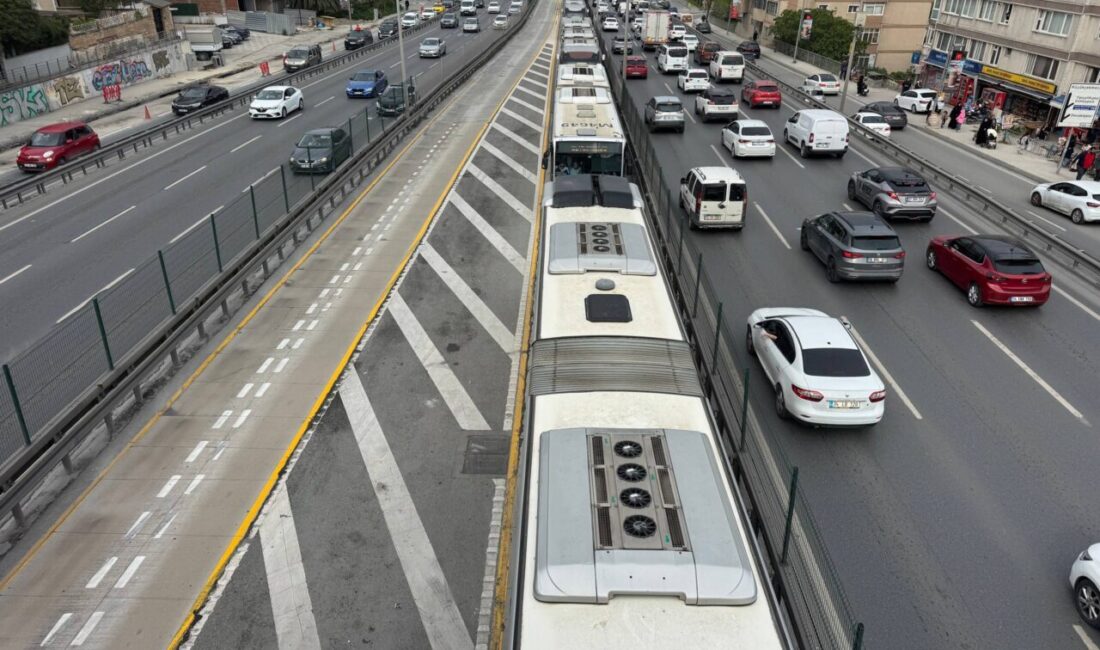 İSTANBUL (AA) – Avcılar'da seyir halindeki bir metrobüste çıkan yangın