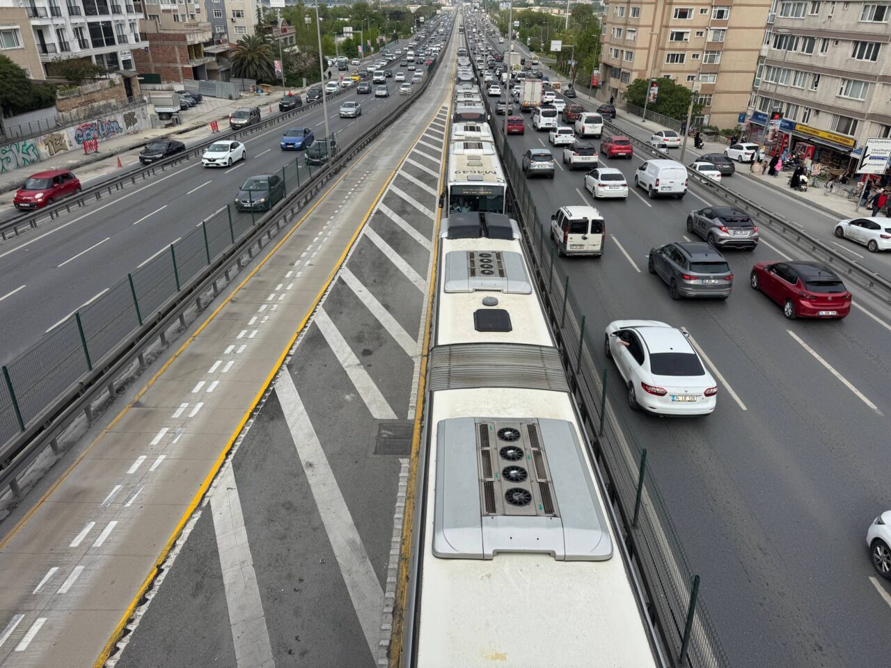 İSTANBUL (AA) – Avcılar'da seyir halindeki bir metrobüste çıkan yangın