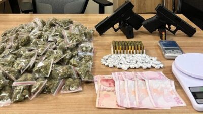 İSTANBUL (AA) – İstanbul'da bir şüphelinin gözaltına alındığı uyuşturucu operasyonunda,