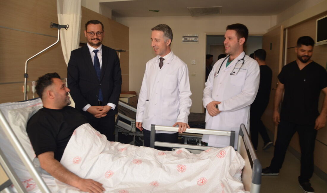- İstanbul Üniversitesi İstanbul Tıp Fakültesinden Prof. Dr. Tzevat Tefik:
-