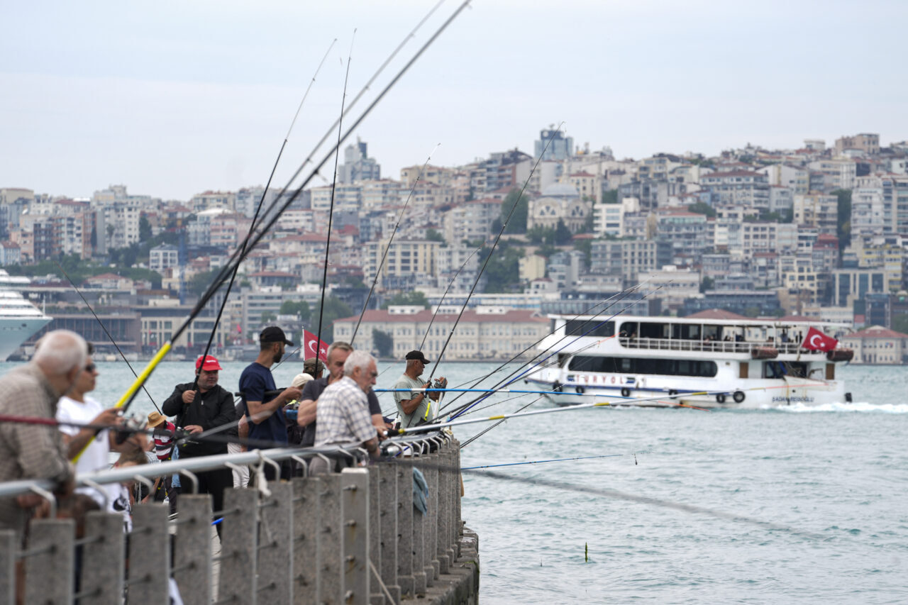 - Kartal ile Maltepe arasındaki Dragos'ta sahile gelenler, yürüyüş ve