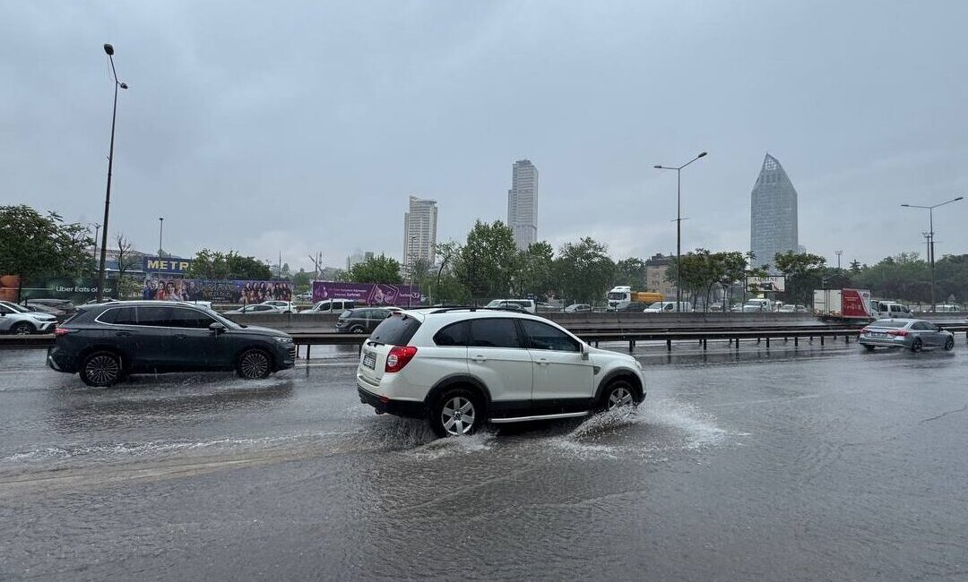 İSTANBUL (AA) – İstanbul'un bazı ilçelerinde aralıklarla etkili olan sağanak