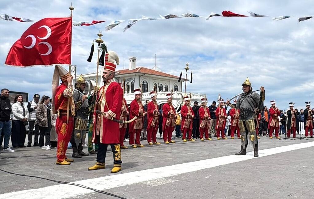- Kutlamalar kapsamında, kent protokolünün de katılımıyla Beyazıt Meydanı'ndan Ayasofya