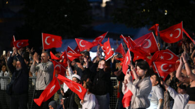 - Üsküdar sahilinde düzenlenen etkinlikte 1. Ordu Komutanlığı Bandosu çeşitli