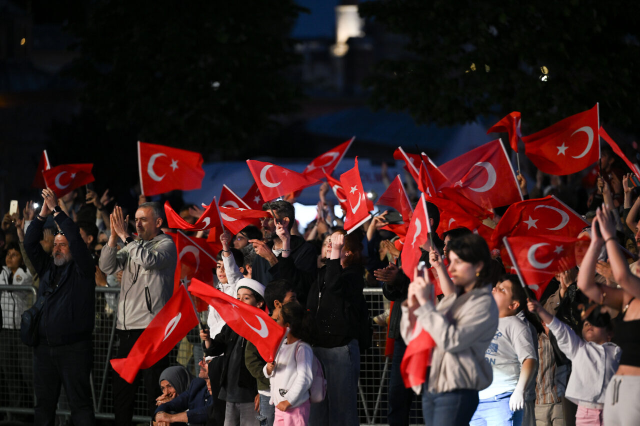 - Üsküdar sahilinde düzenlenen etkinlikte 1. Ordu Komutanlığı Bandosu çeşitli