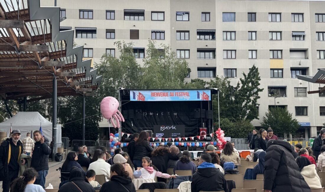 - Festival kapsamında Türk müzikleri, mutfağından lezzetler ve el sanatları,