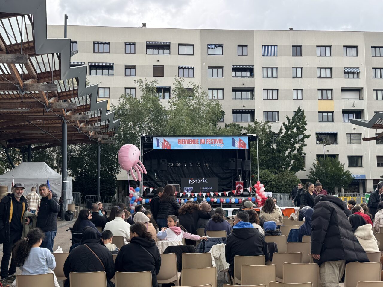 - Festival kapsamında Türk müzikleri, mutfağından lezzetler ve el sanatları,