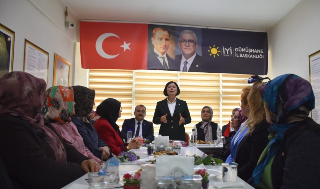 - "Siyaset aslında öznesi insan olan bir sanattır, anahtarı da