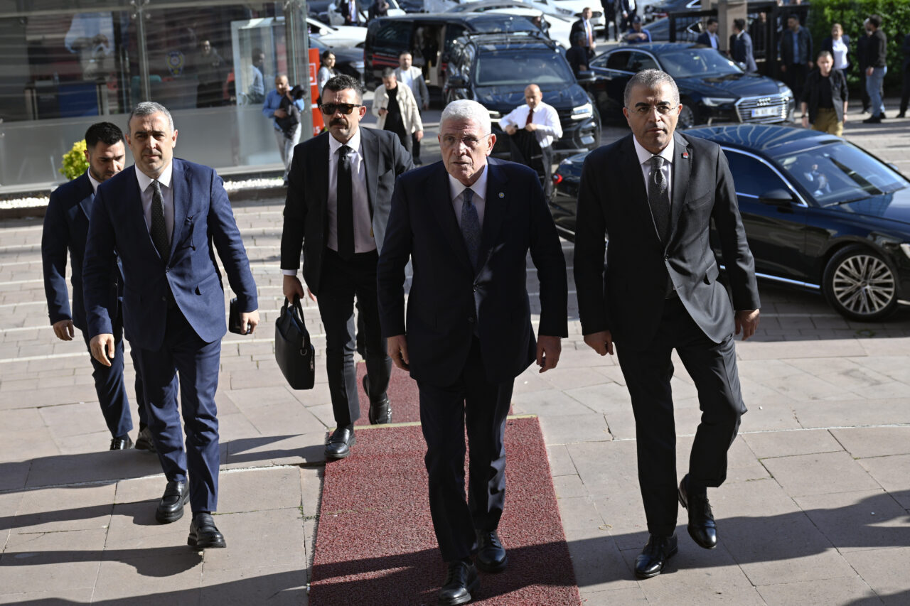 - Müsavat Dervişoğlu:
- "100 yıllık bir siyasi partiye hem de