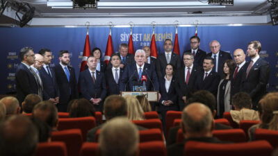 - "Bu mesele bir siyasi partinin kurultayı ile ilgili olmaktan