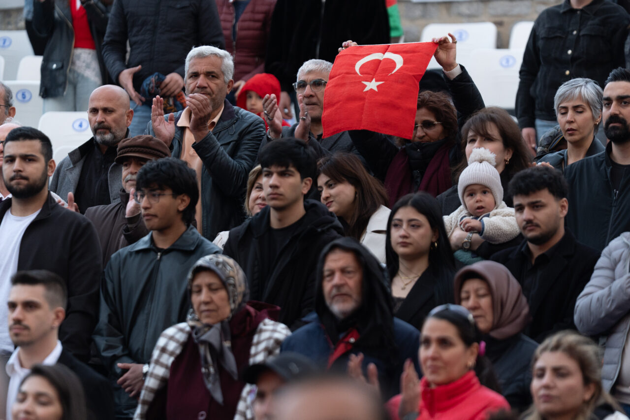 İZMİR (AA) – Azerbaycan Halk Sanatçısı Alim Gasımov ile kızı