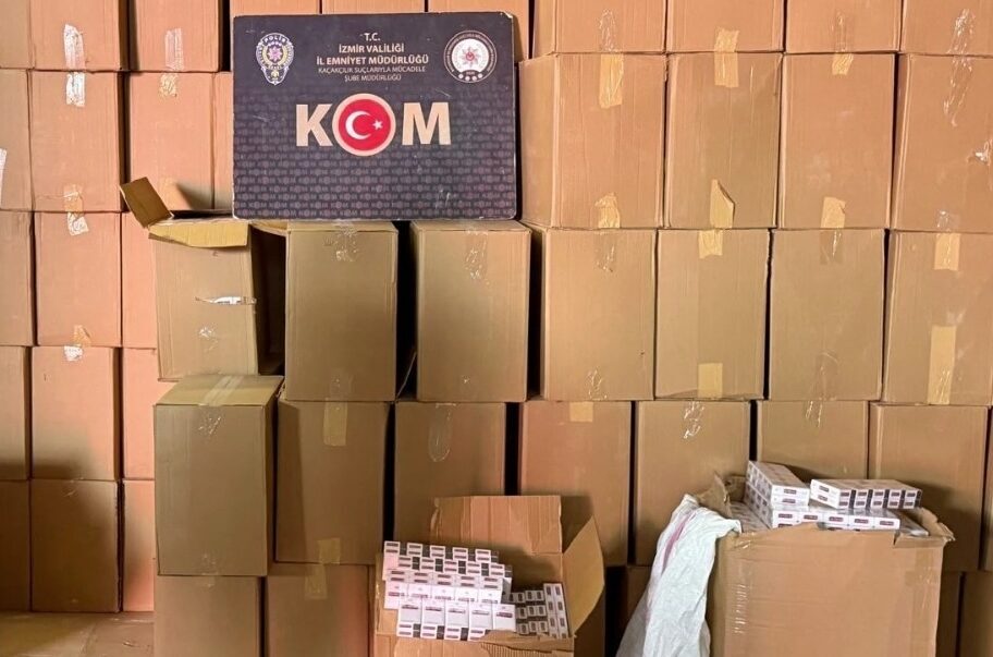İZMİR (AA) – İzmir'in Bornova ilçesindeki bir depoda gümrük kaçağı