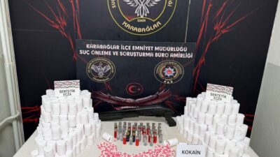 İZMİR (AA) – İzmir'de bir apartmanın elektrik panosu ile evdeki