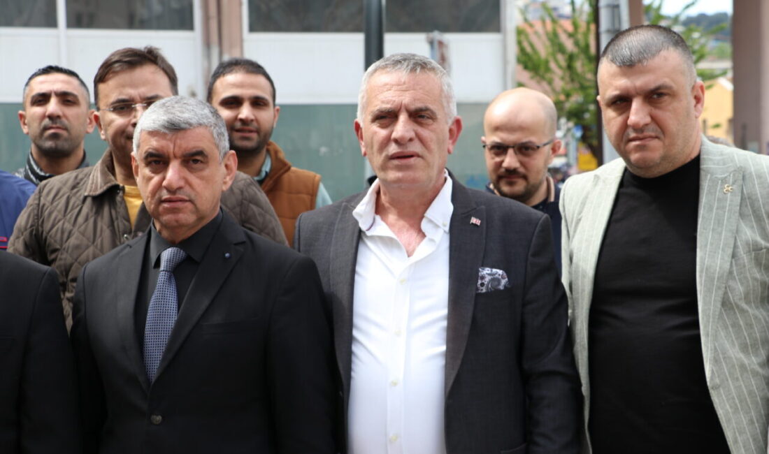 - Kemeraltı Çarşı Esnaf Koruma Derneği Başkanı Zafer Bilici:
- "Öyle