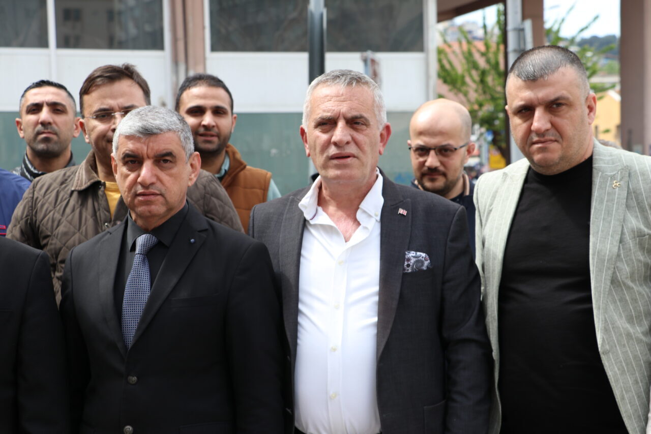 - Kemeraltı Çarşı Esnaf Koruma Derneği Başkanı Zafer Bilici:
- "Öyle