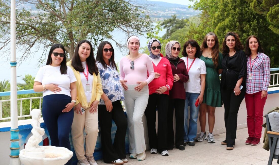 İZMİR (AA) – İzmir'de gebeler ve ebeler, Anneler Günü dolayısıyla