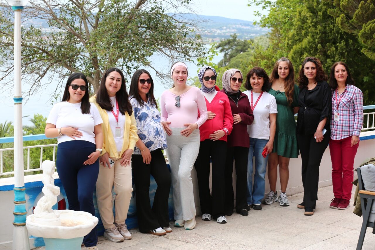 İZMİR (AA) – İzmir'de gebeler ve ebeler, Anneler Günü dolayısıyla