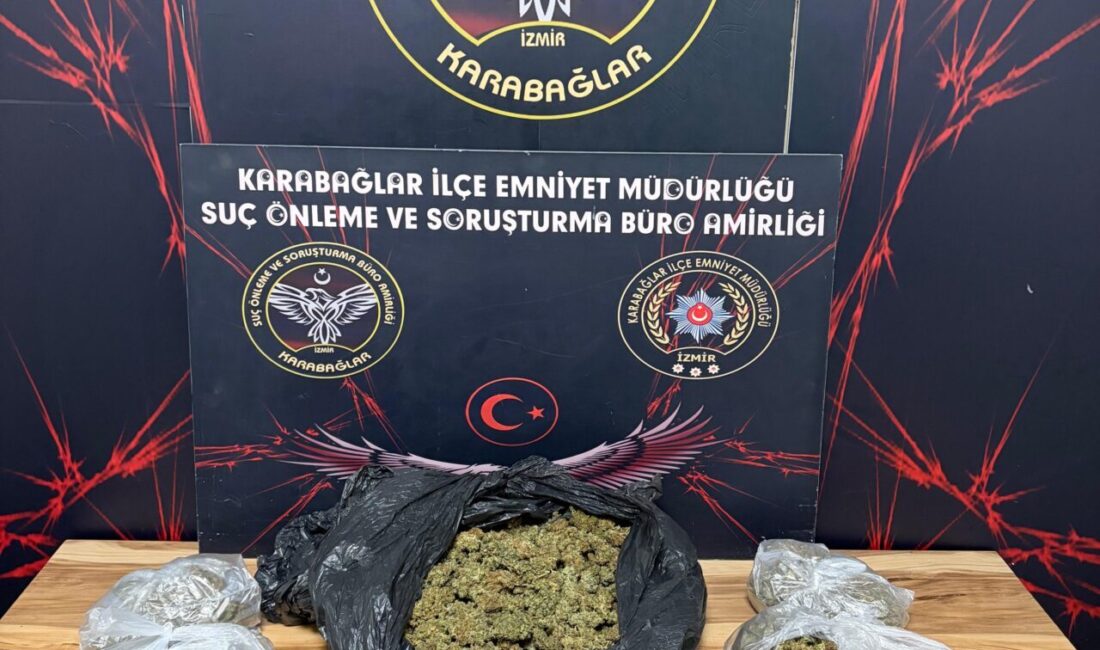 İZMİR (AA) – İzmir'in Karabağlar ilçesinde motosikletle uyuşturucu ticareti yapanlara