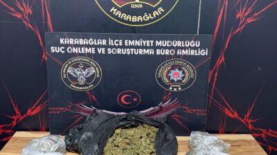 İZMİR (AA) – İzmir'in Karabağlar ilçesinde motosikletle uyuşturucu ticareti yapanlara