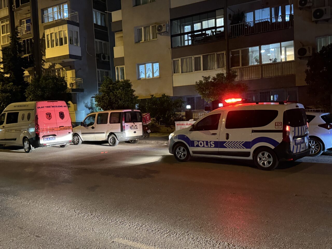 İZMİR (AA) – İzmir'in Bayraklı ilçesinde tartıştığı oğlunu bıçaklayarak öldüren
