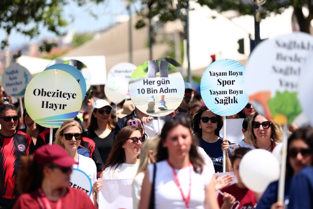 İZMİR (AA) – İzmir'de "Sağlık İçin Hareket Et Günü" kapsamında
