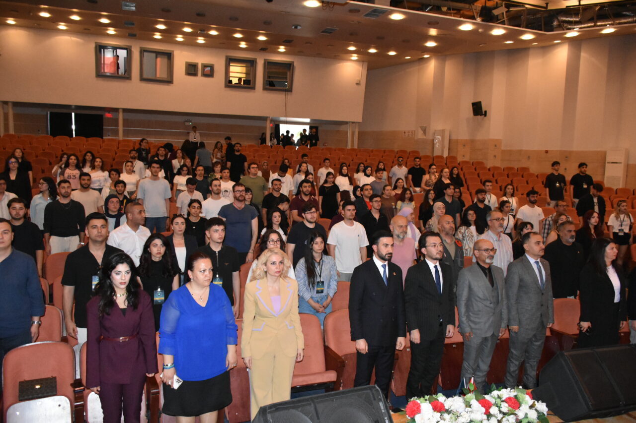 İZMİR (AA) – İzmir'de, Türk Dünyası Gençlik Vakfı bünyesinde faaliyet