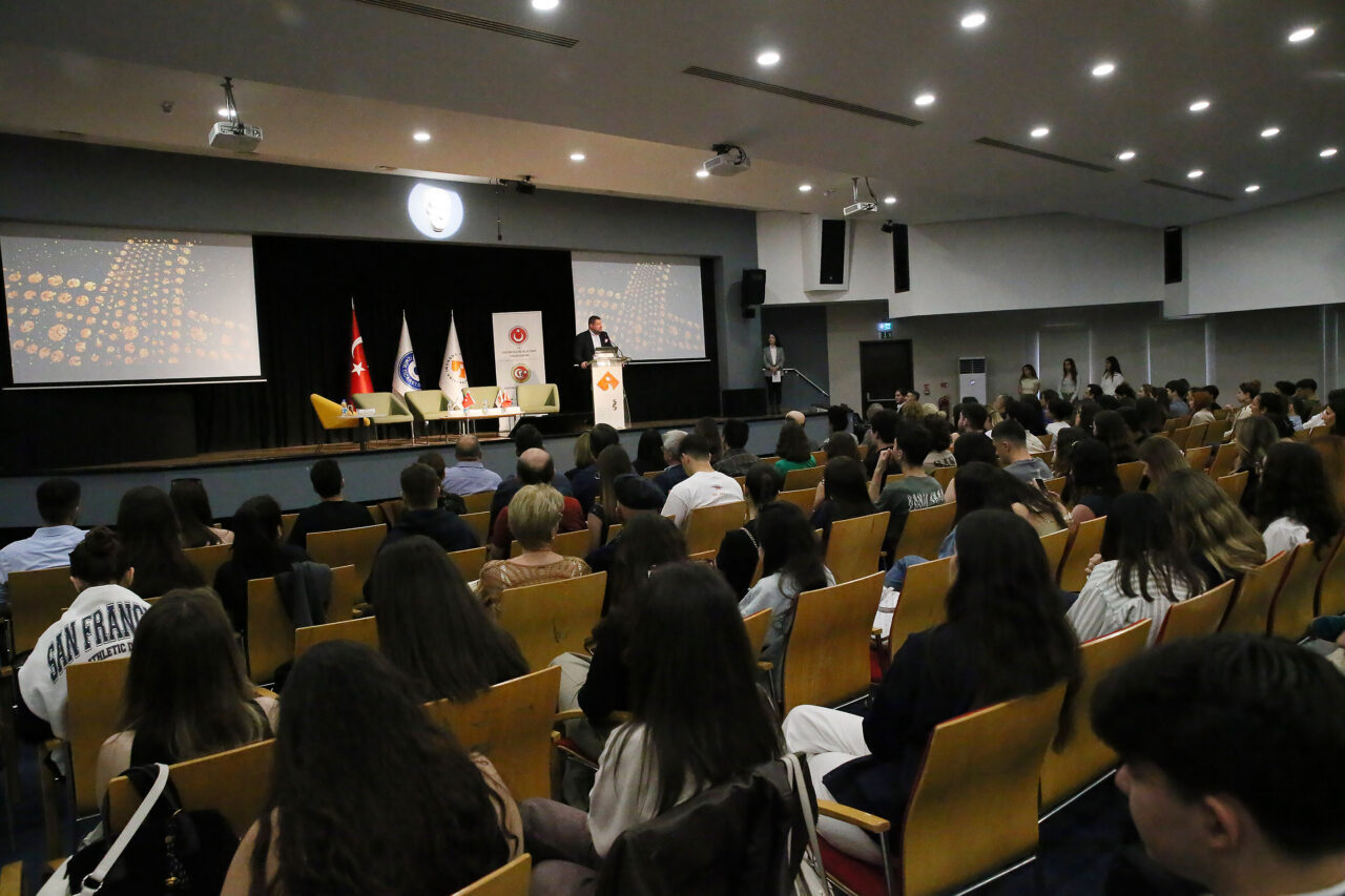 - Atatürk Araştırma Merkezi Başkanı Prof. Dr. Ahmet Kılınç:
- "Türk