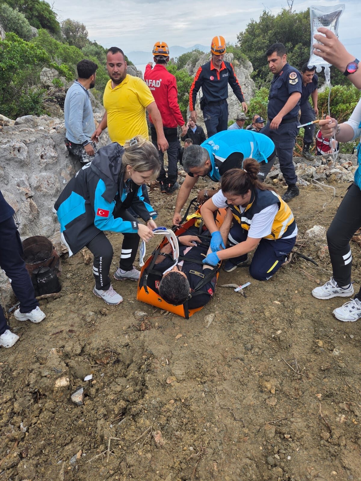 İZMİR (AA) – İzmir'in Menderes ilçesinde kırsal alanda yüksekten düşerek