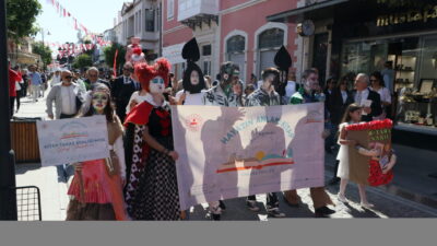 İZMİR (AA) – İzmir'in Çeşme ilçesinde düzenlenen "3. Kitap Takas