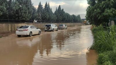 İZMİR (AA) – İzmir'in Ödemiş ilçesinde etkili olan sağanak yağış