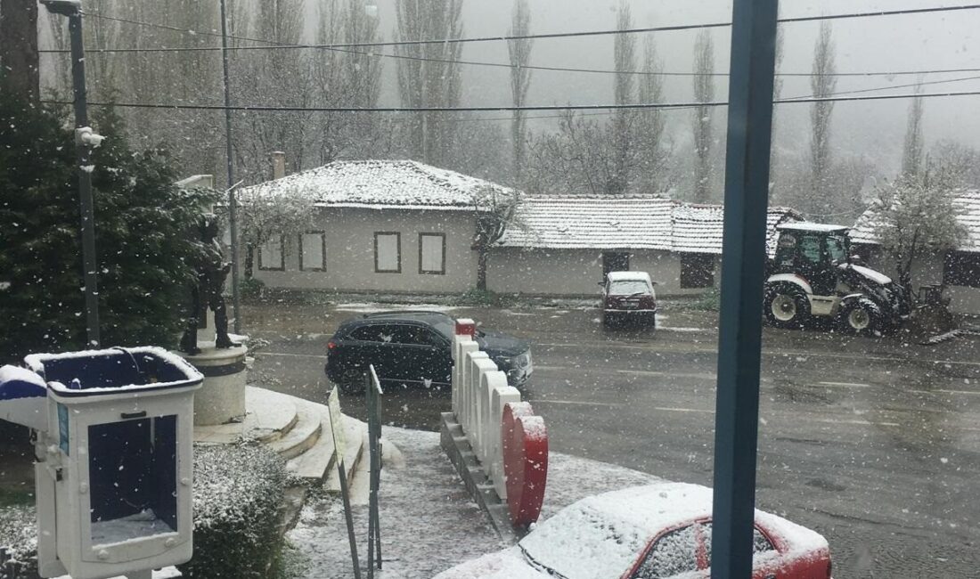 İZMİR (AA) – İzmir'in Ödemiş ilçesinde yüksek kesimlerde kar etkili