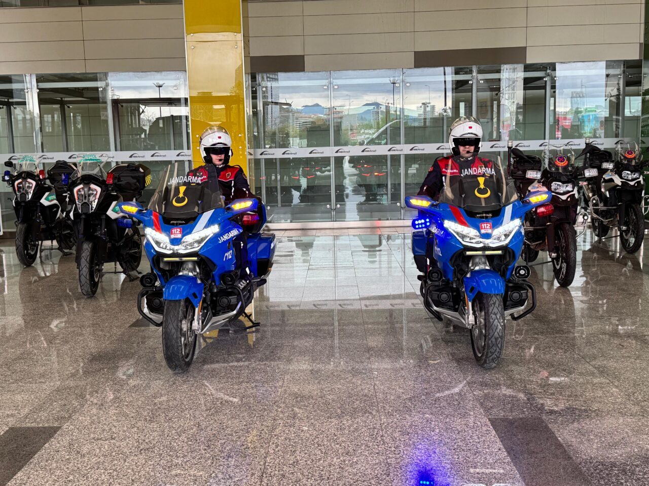 - Emniyet kemeri simülasyon aracı ve mobil trafik eğitim tırı