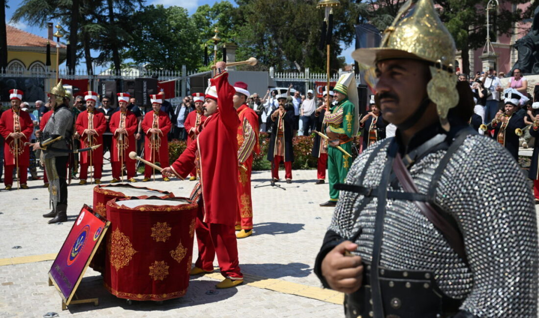 EDİRNE (AA) – Jandarma Genel Komutanlığı Mehteran Birliği, Selimiye Meydanı'nda