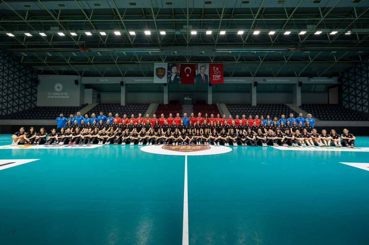 - A Milli Kadın Hentbol Takımı, hazırlık maçları için Slovakya'ya