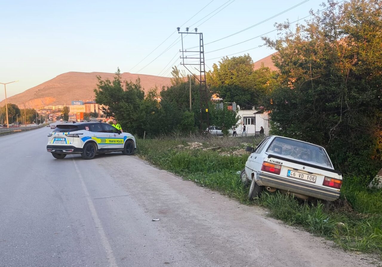 KAHRAMANMARAŞ (AA) – Kahramanmaraş'ın Elbistan ilçesinde otomobilin çarptığı yaya hayatını